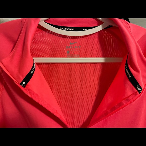Pink Nike running top - Picture 6 of 10